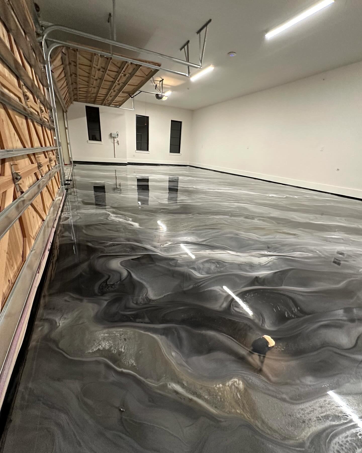 Metallic epoxy garage floor